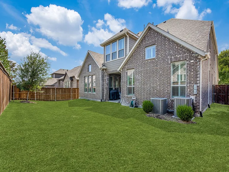 905 Asbury Dr — Photo 25