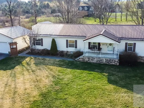 138 Colonial Manor Dr, Jumping Branch, WV 25969