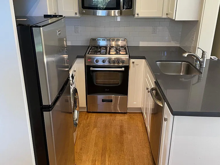 1525 Spruce St #22 — Photo 9