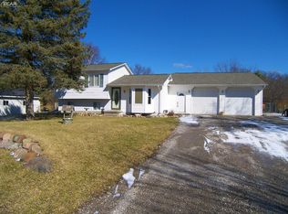 2294 Arrow Head Dr, Lapeer, MI 48446