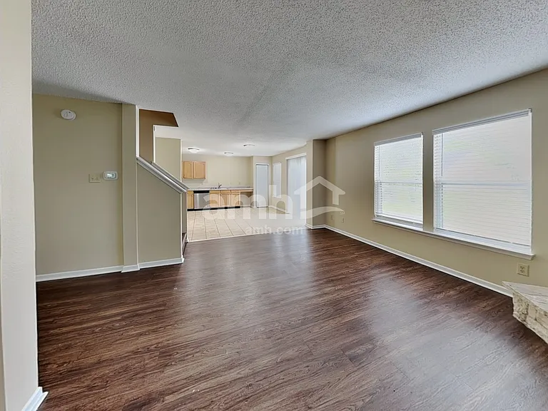 1917 Blue Pine Ln — Photo 8