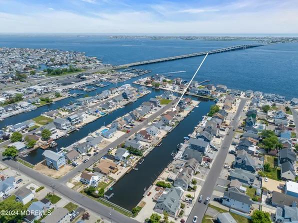 21 Venetian Court, Toms River, NJ 08753