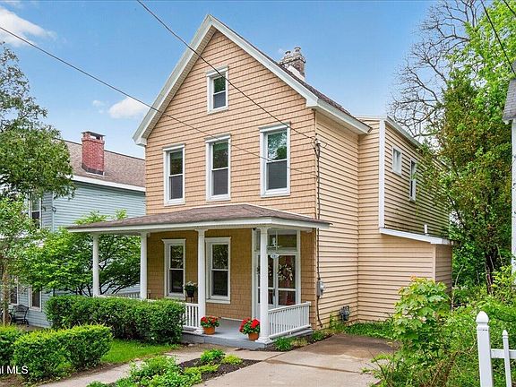 2nd image of 121 Maple Avenue
