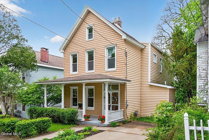 2nd image of 121 Maple Avenue