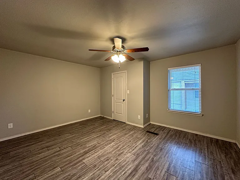 Pavilion Place Apartments — Photo 32