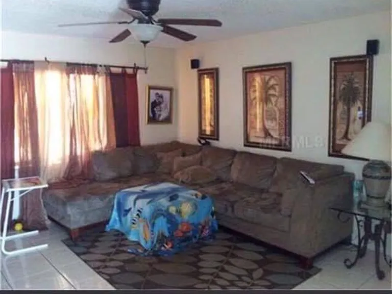 2402 Virginia Dr — Photo 5