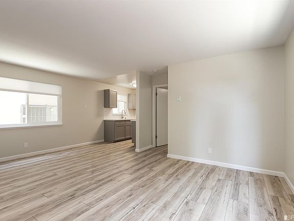 4th image of 412 Commercial Ave