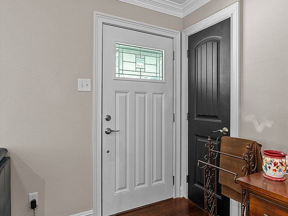 3rd image of 186 Hughes Rd
