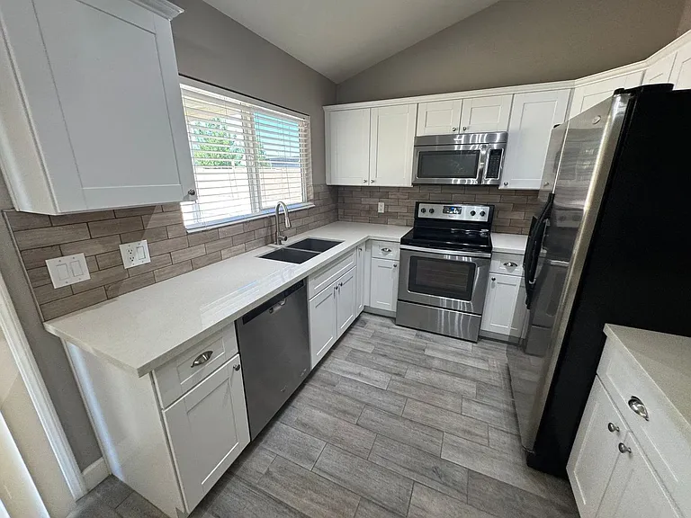 768 E Stottler Pl — Photo 7