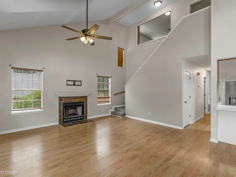 921 Pennington Ln — Photo 4