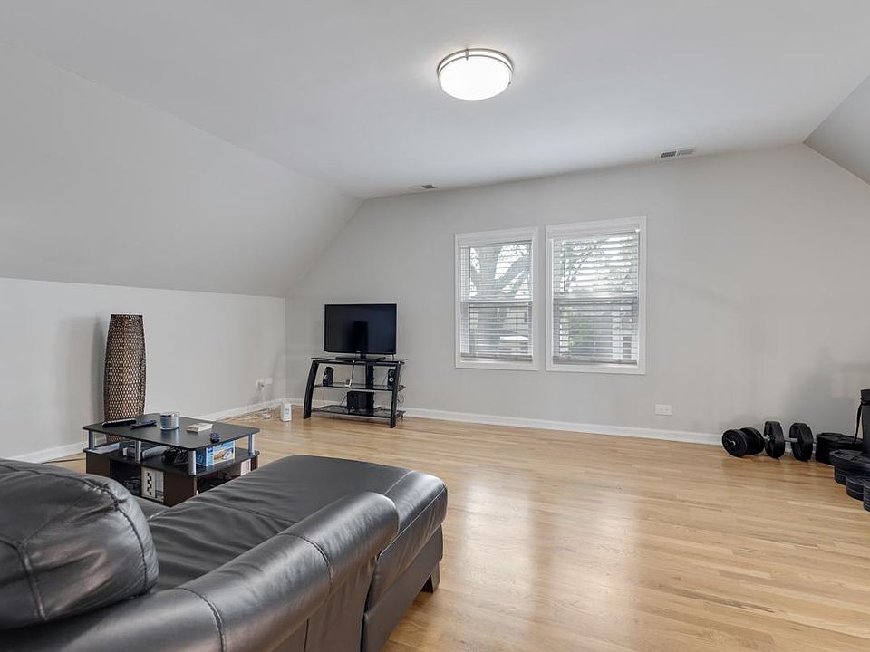 1st image of 3328 W Eastwood Ave