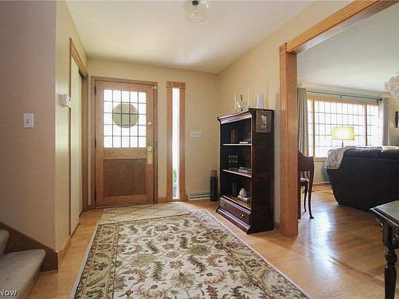 3rd image of 452 Rockland Dr