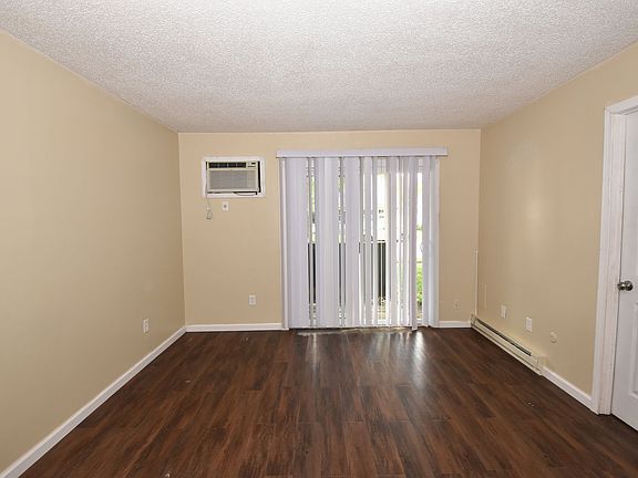 3rd image of 510-518 S 3rd St #510