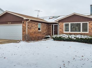 545 Lincoln St, Roselle, IL 60172