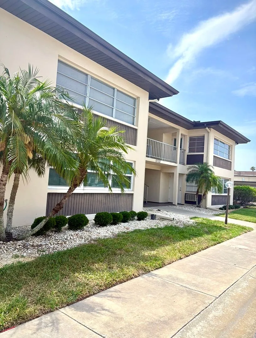 Gulf Harbor Condo Living — Photo 1