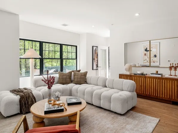 20 Audubon Way #109, Canton, MA 02021