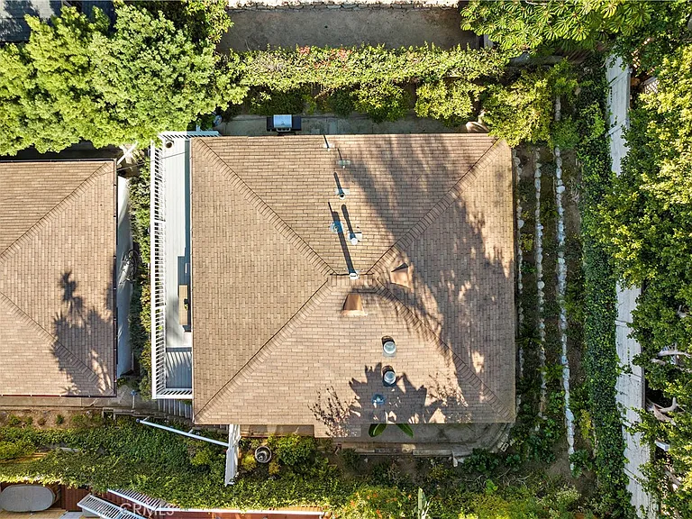 637 Saint Anns Dr — Photo 31