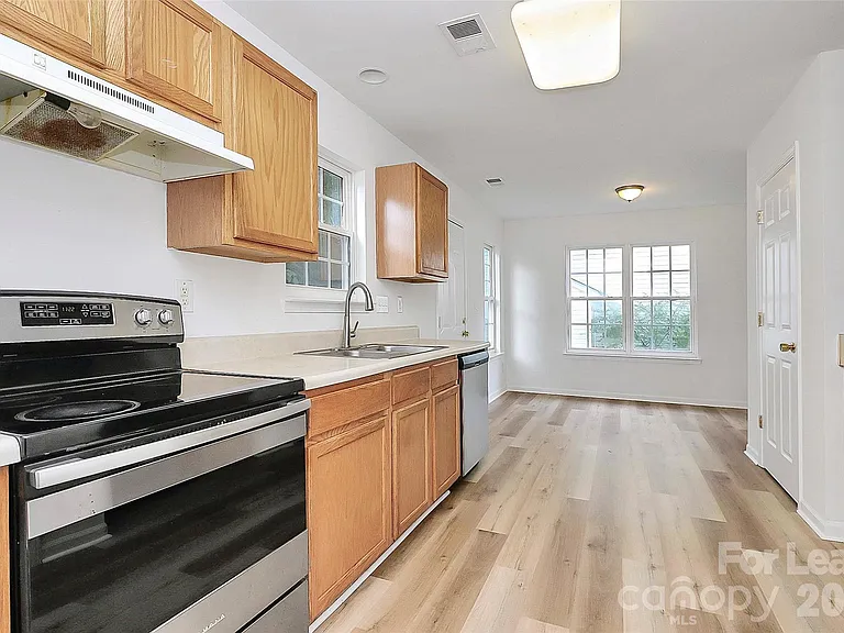 1215 McAllister Dr — Photo 15