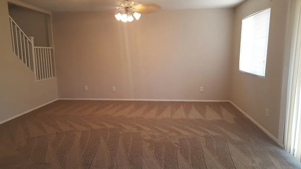 3 bed, 2.5 bath, 2178 sqft, $2,400 — Photo 2