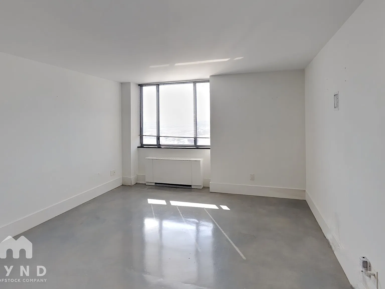 600 E 8th St — Photo 3