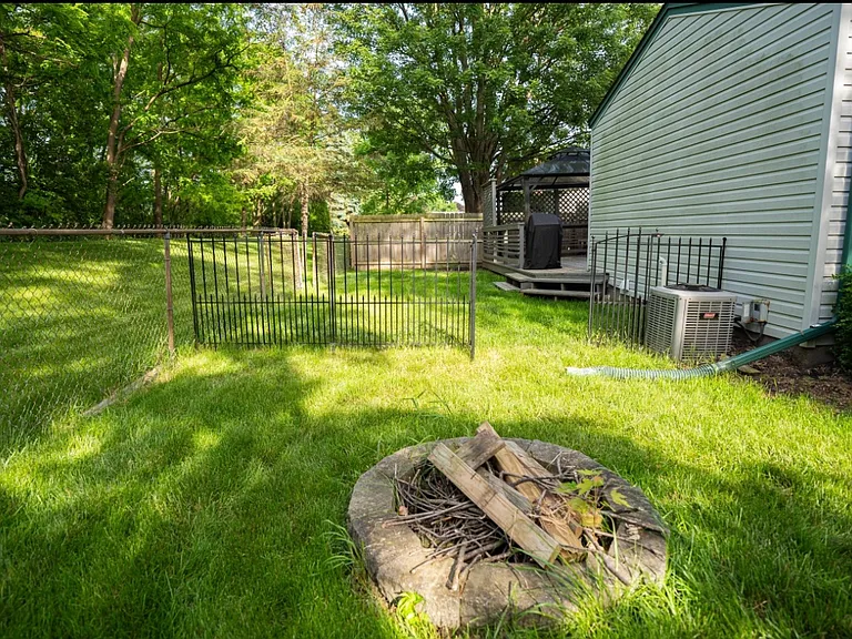 16097 Touraine Dr — Photo 37
