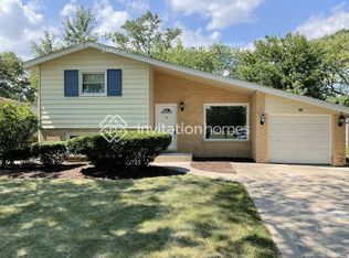 418 S Kennicott Ave, Arlington Heights, IL 60005