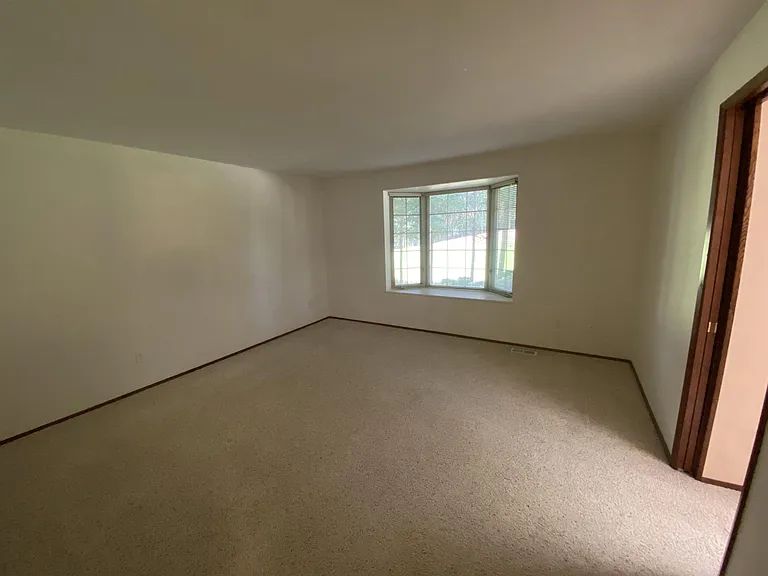 501 E Michelle Dr — Photo 8