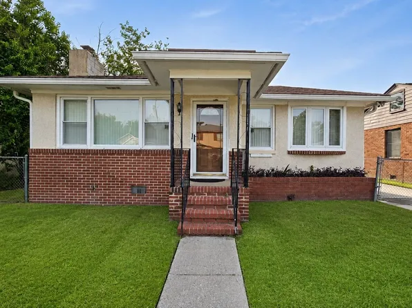 916 Carver St, Savannah, GA 31415