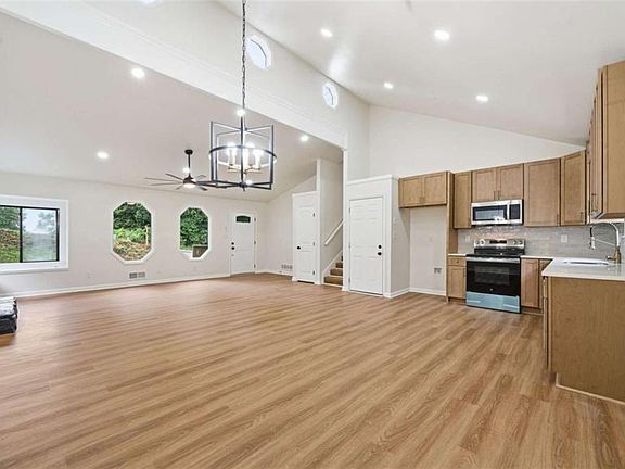 4th image of 170 Oakland Blvd