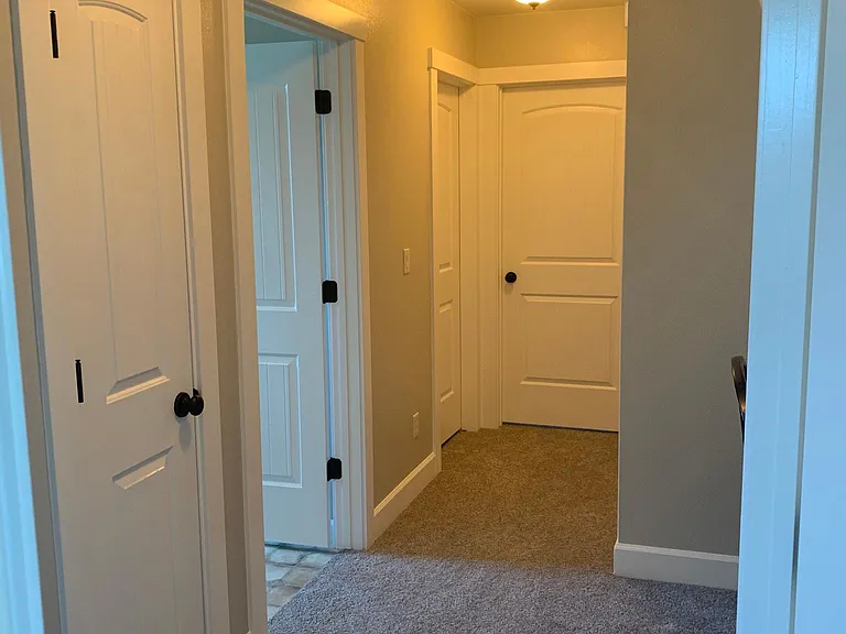 406 W Peck St — Photo 10