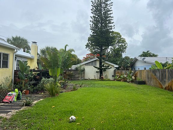 3rd image of 295 SE Saint Lucie Blvd