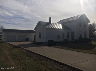 2885 Lilac Rd, Hillsdale, MI 49242