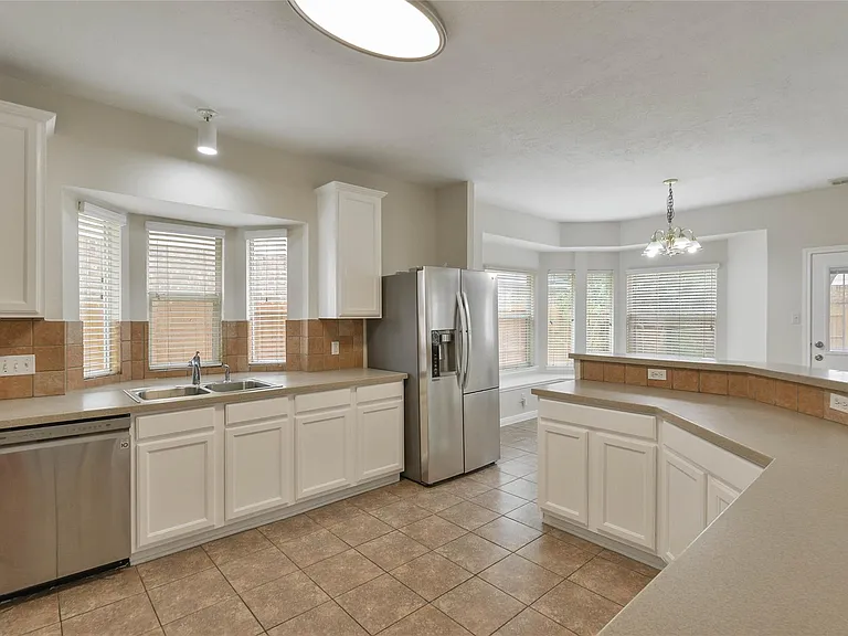 15707 Sandisfield Ln — Photo 10