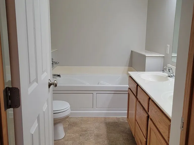 3512 Sterling Heights Dr #I — Photo 26