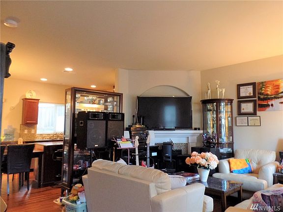 4th image of 5623 54th Avenue Ct W