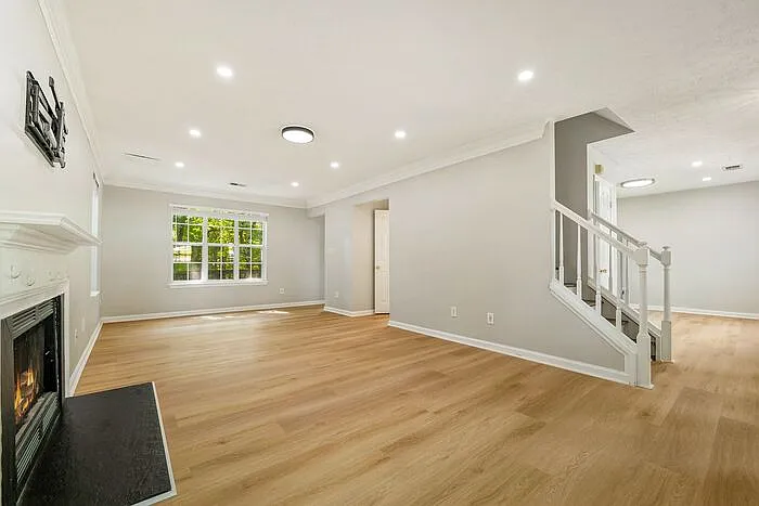 3 bed, 2.5 bath, 2376 sqft, $2,500 — Photo 4