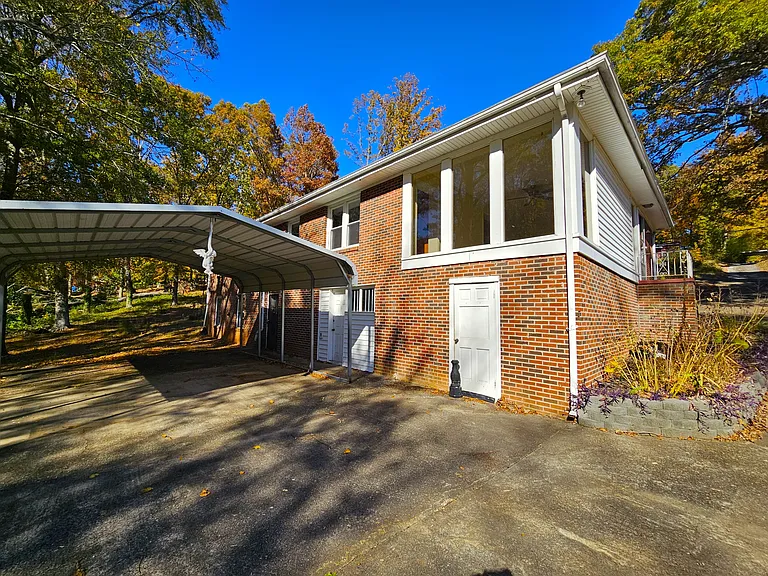 609 Memorial Drive Ext — Photo 25