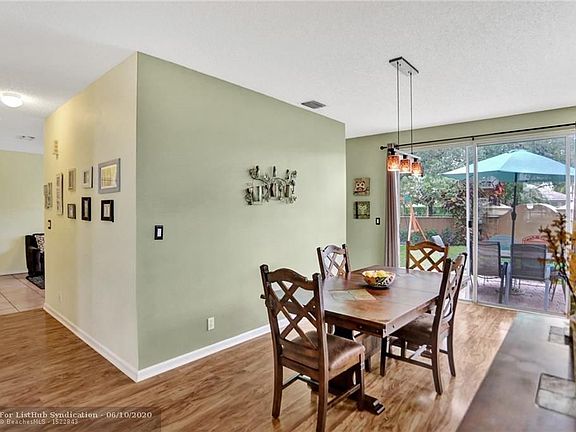 4th image of 10647 NW 48th St