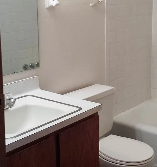 Port Vista Apartments — Photo 9