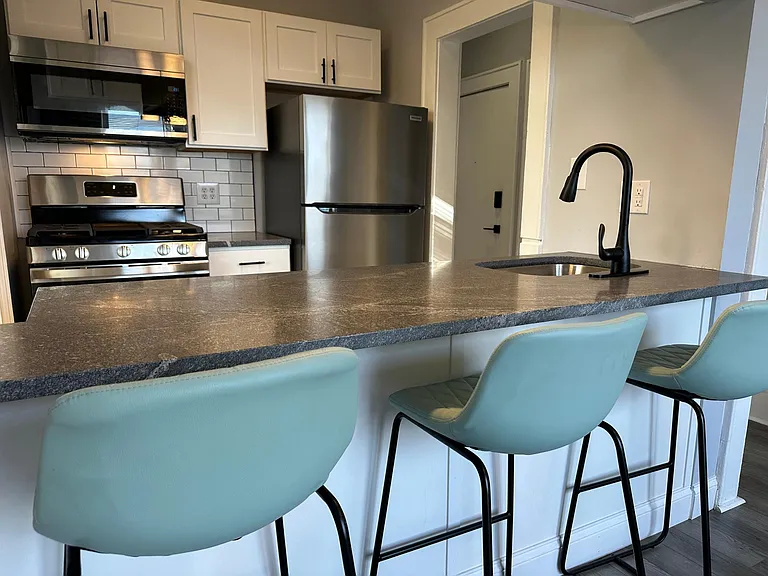 403 Oak St #3 — Photo 4