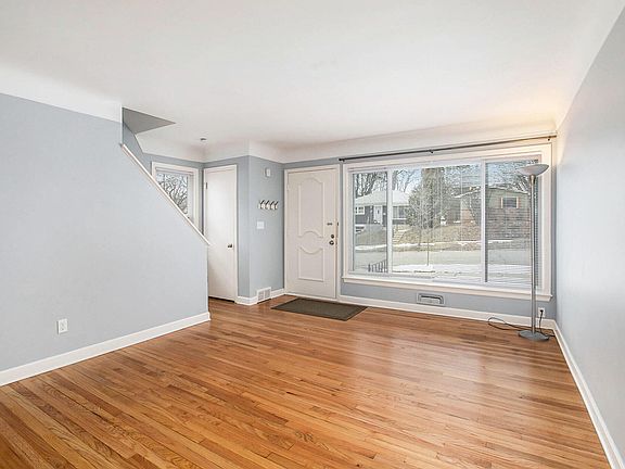 3rd image of 521 Snyder Ave