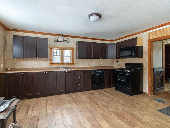 4th image of 266 Collins Mill Road