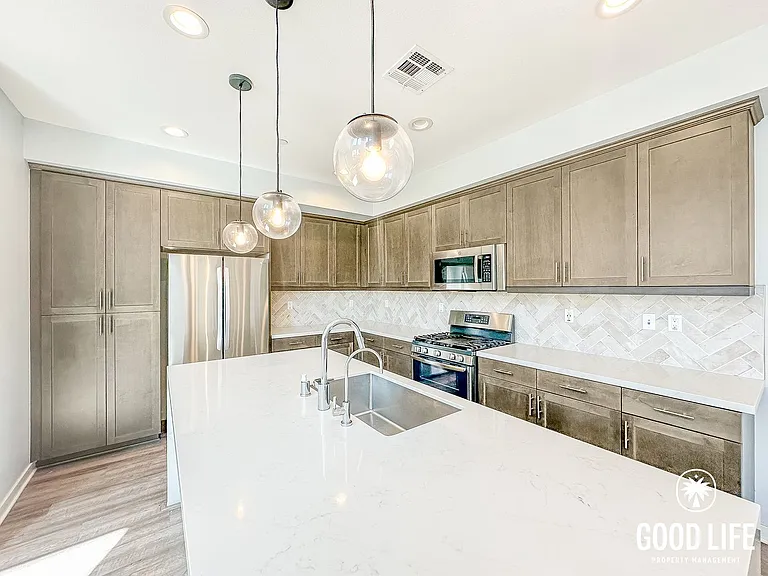 2114 Element Way — Photo 4