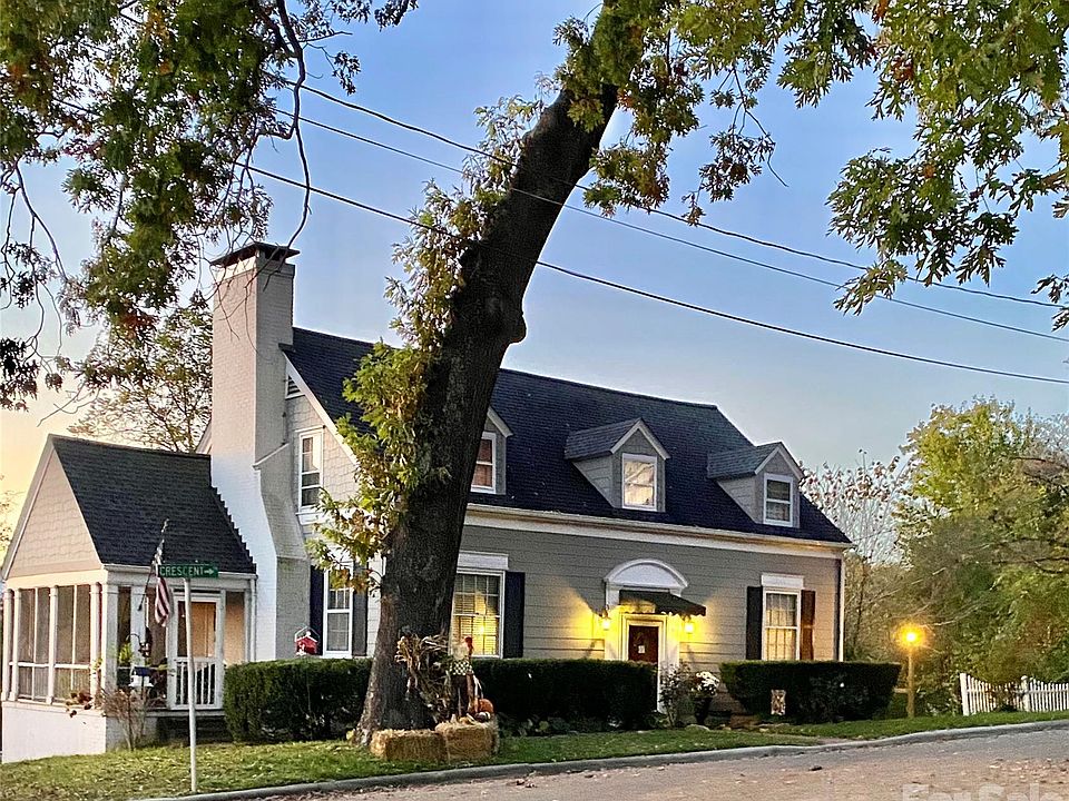 1st image of 9 Crescent Dr
