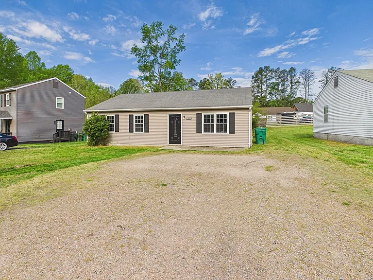 2336 Sara Ln — Photo 2