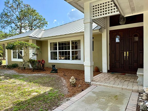 5th image of 2884 SE Ranch Acres Circle