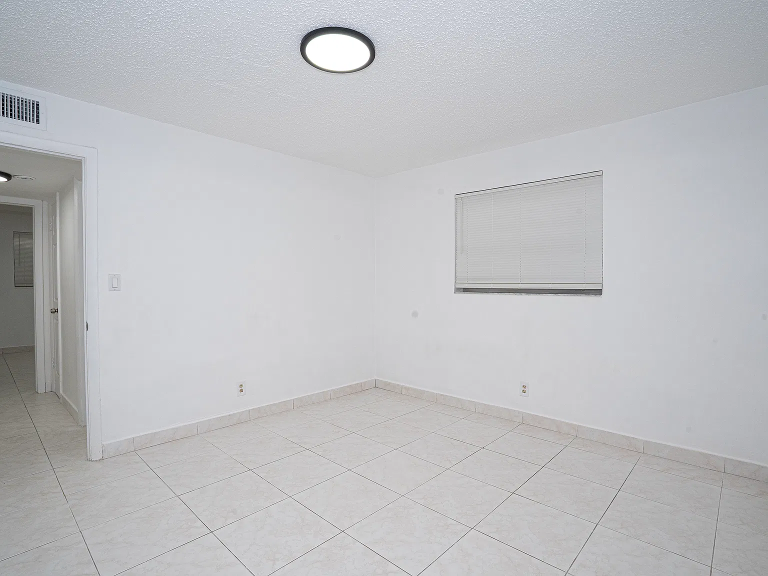 5270 SW 90th Way — Photo 4