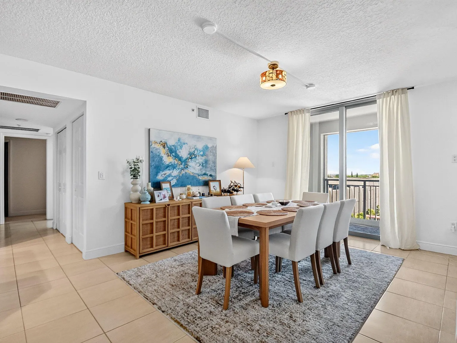 3 bed, 3.0 bath, 2033 sqft, $6,950 — Photo 3