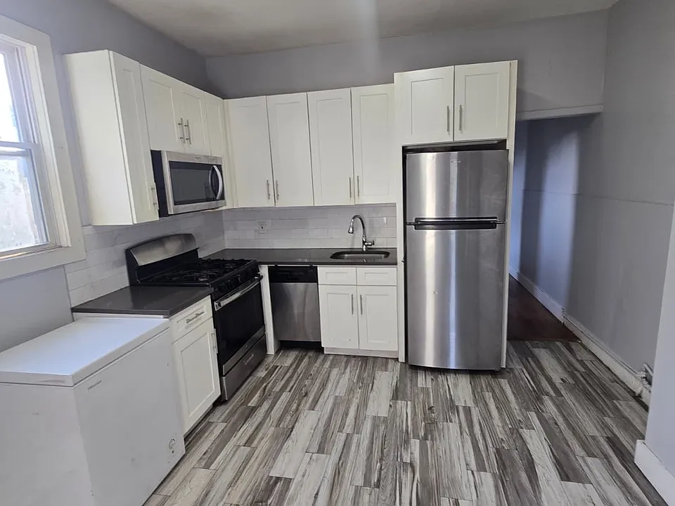 164 Delaware Ave #3RR