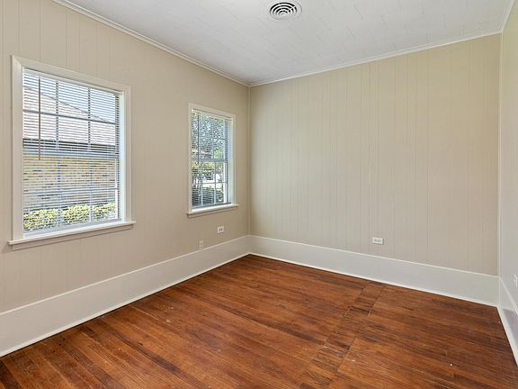 4th image of 707 W School St